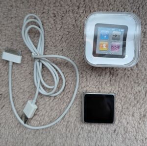 Apple iPod Nano 16GB (6th Generation) in silver